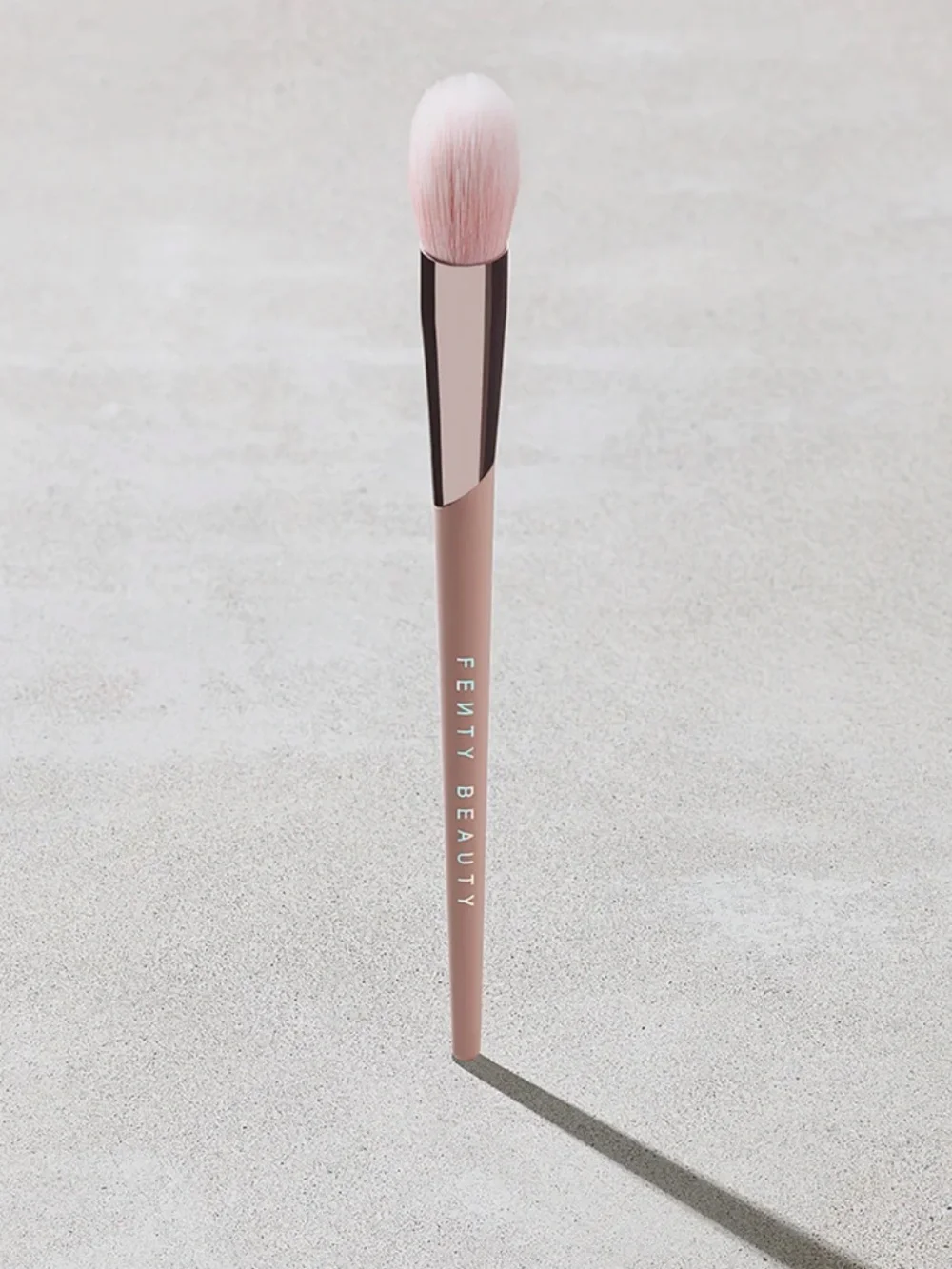 Fenty Beauty Precision Highlighter Brush — Black with White Speckle